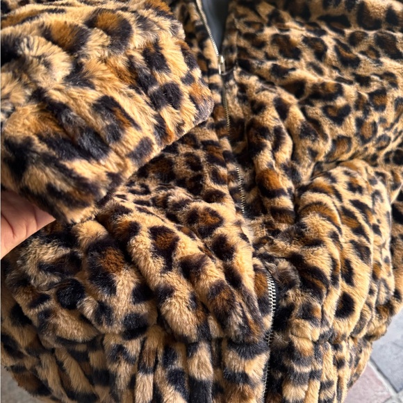 Faux fur jacket, animal print. Boutique brand. - Picture 4 of 6